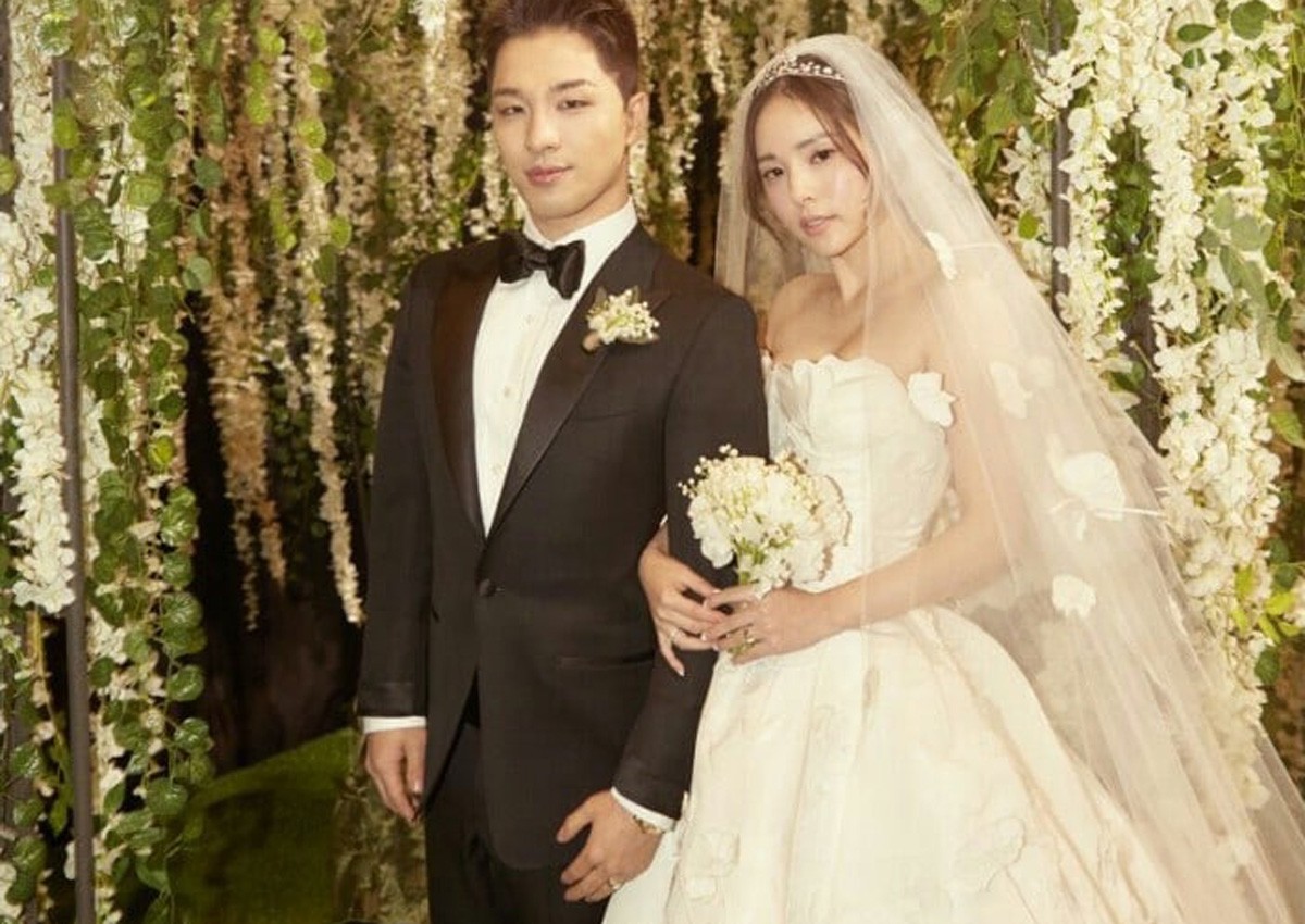 The artist who released the pambansang friendzone song "Wedding Dress" has now finally tied the knot.