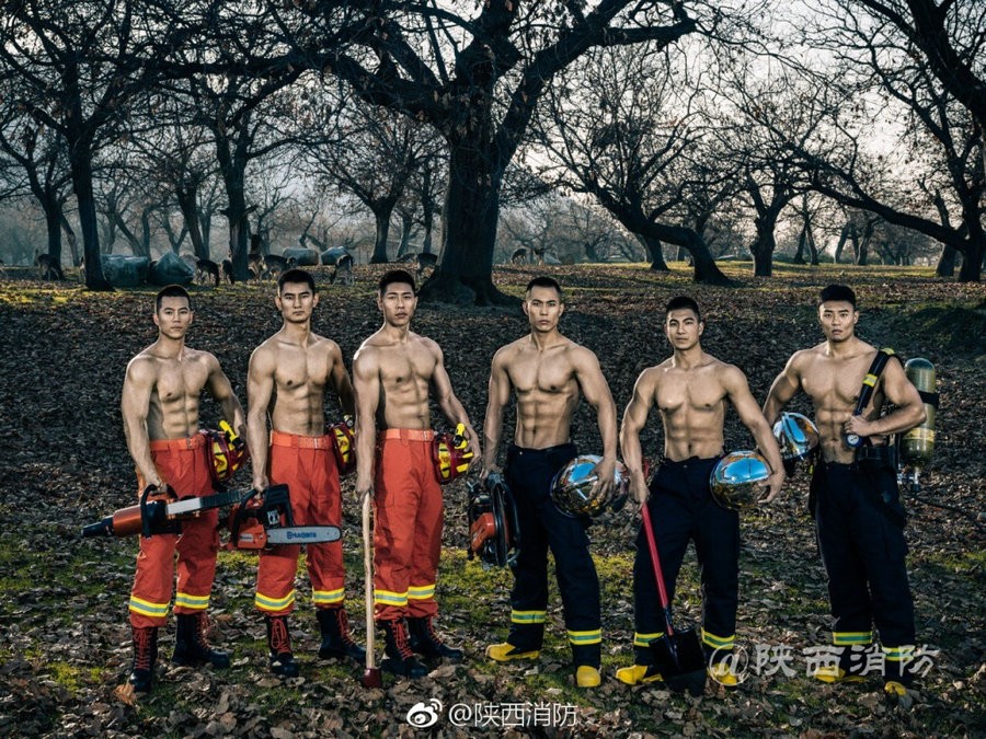 The Fire Services of Shaanxi province recently released a series of photos of handsome fire fighters on Sina Weibo.