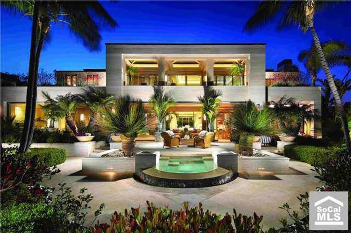 Cage once owned 15 residences, including a US$25 million (S$33 million) waterfront home in Newport Beach, California.
