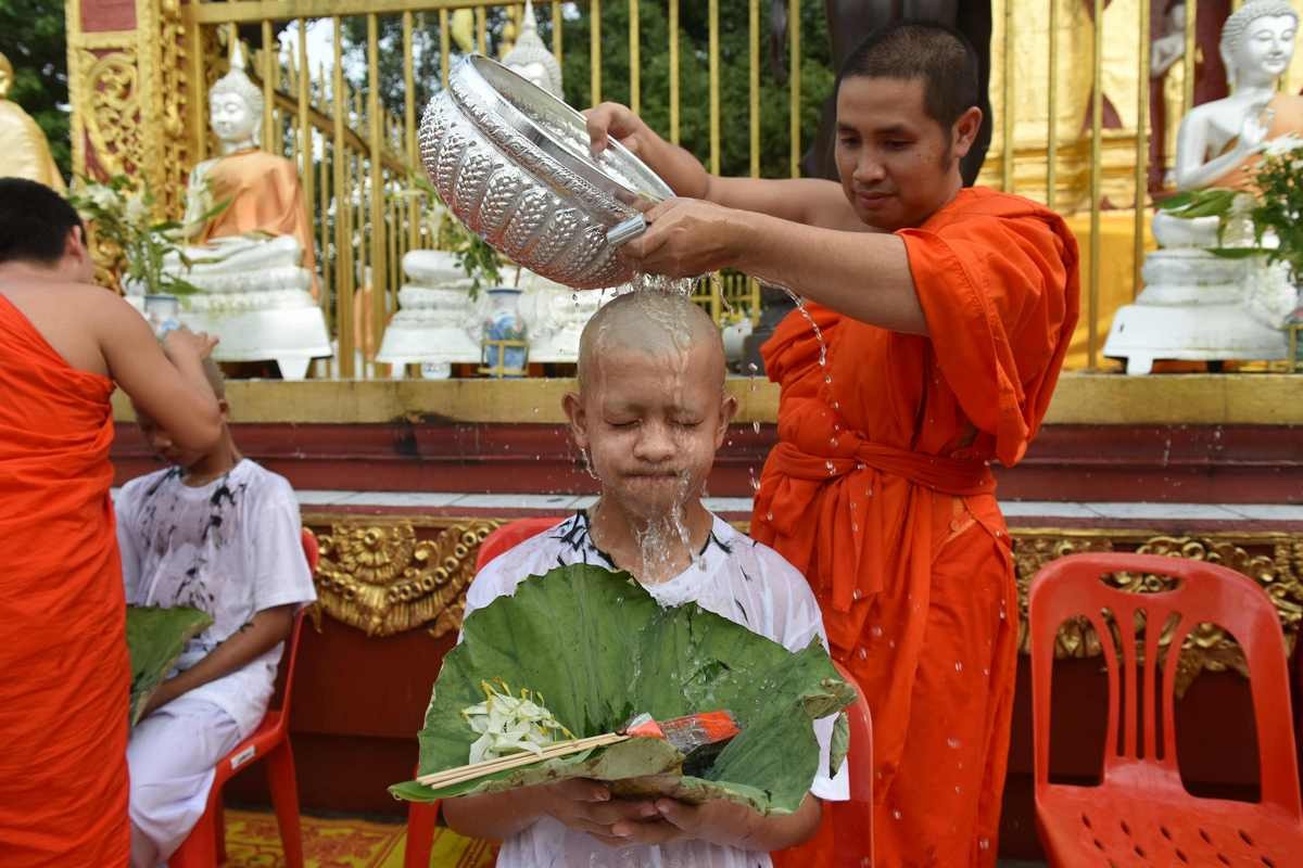 Thai cave rescue: Boys ordained as Buddhist novices to honour dead rescuer