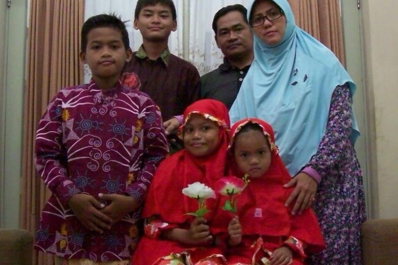 Indonesia suicide bomber mum 'chatted to neighbours about schools, swapped recipes'