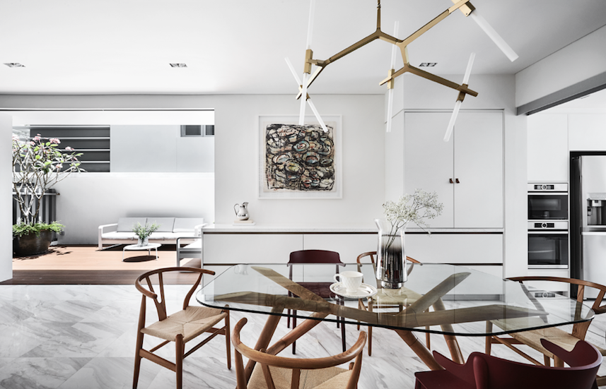 Collective Designs has made this an example of the contemporary Singapore home. Cool marble flooring, light-coloured walls and minimalist openings blend with local design elements that include Peranakan-inspired features, as well as the use of bronze and wood. Its interior style makes art, furniture and sculptures essential considerations. The brief for this Bukit Timah cluster townhouse called for more storage solutions, particularly in the kitchen, to meet the family’s needs. They required the storage space to “extend into the dining area unobtrusively”. 