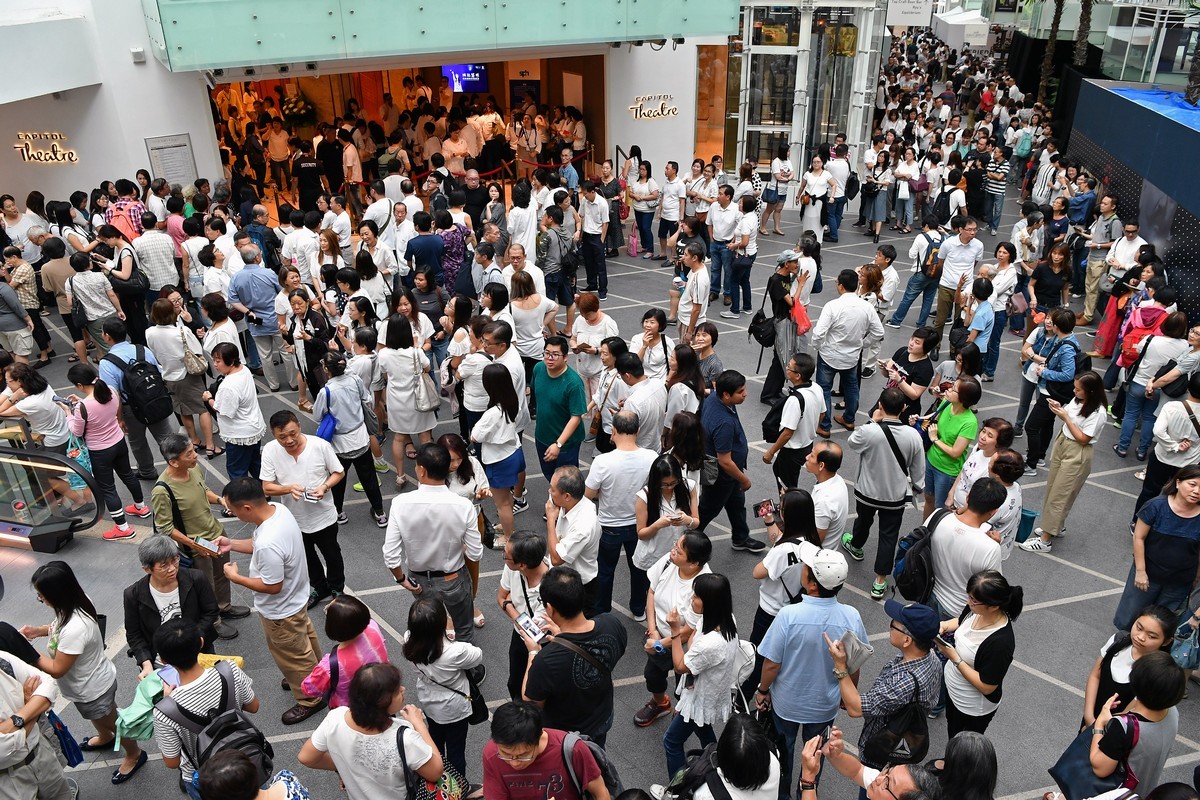 Capitol Theatre was a sea of white on Sunday (Oct 14) afternoon as a thousand fans of late xinyao pioneer Dawn Gan attended a concert paying tribute to her.