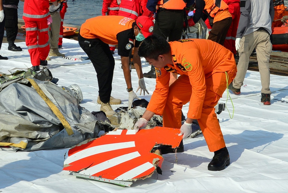 Lion Air crash: Indonesia military chief believes fuselage of plane located