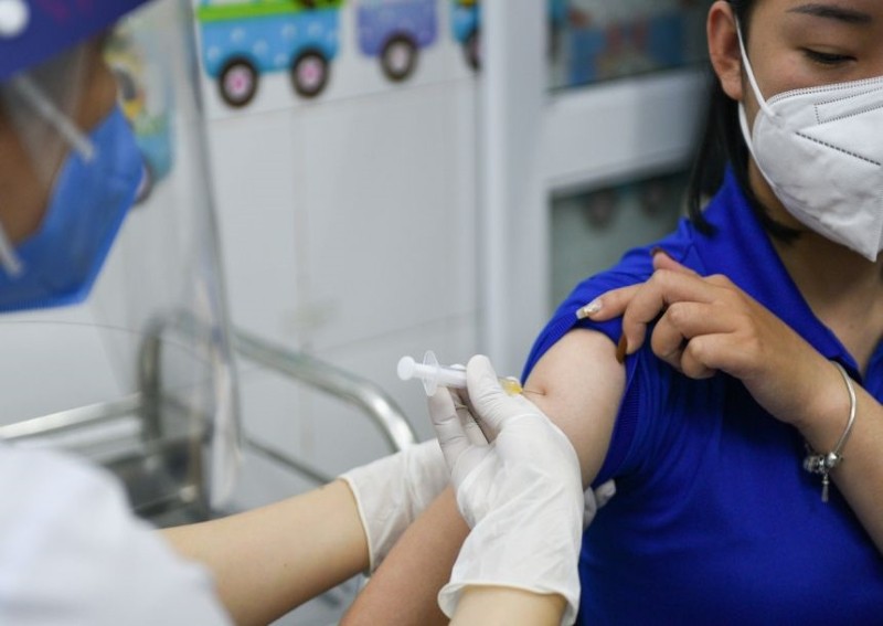 Vietnam calls for faster vaccine roll-out before shots expire