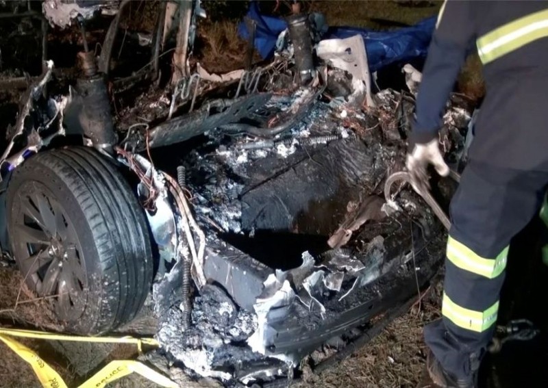 Tesla cars can drive without anyone in driver's seat, says magazine, after fatal US crash