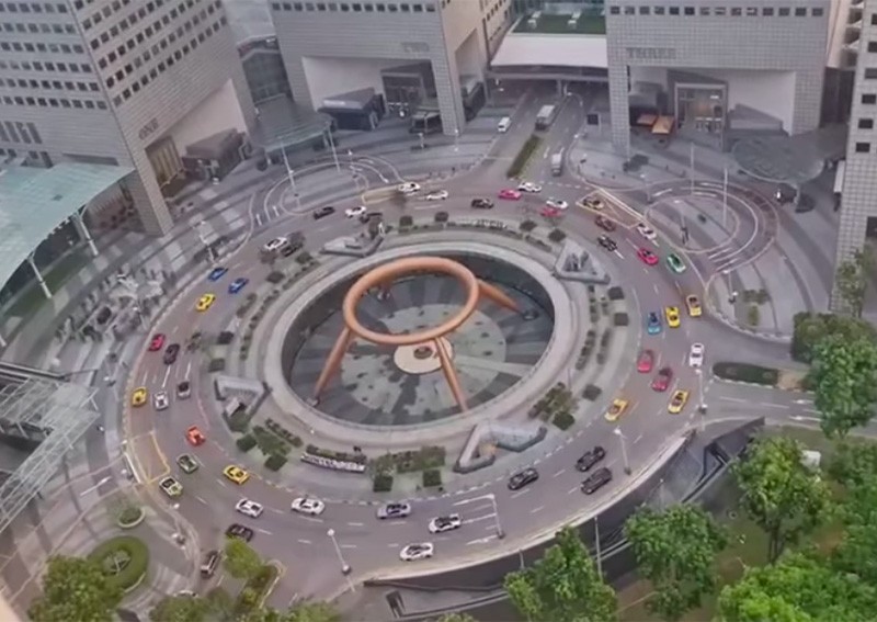 'Very selfish ah': Motorist rages as supercars hog roads at Suntec City, Nicoll Highway 