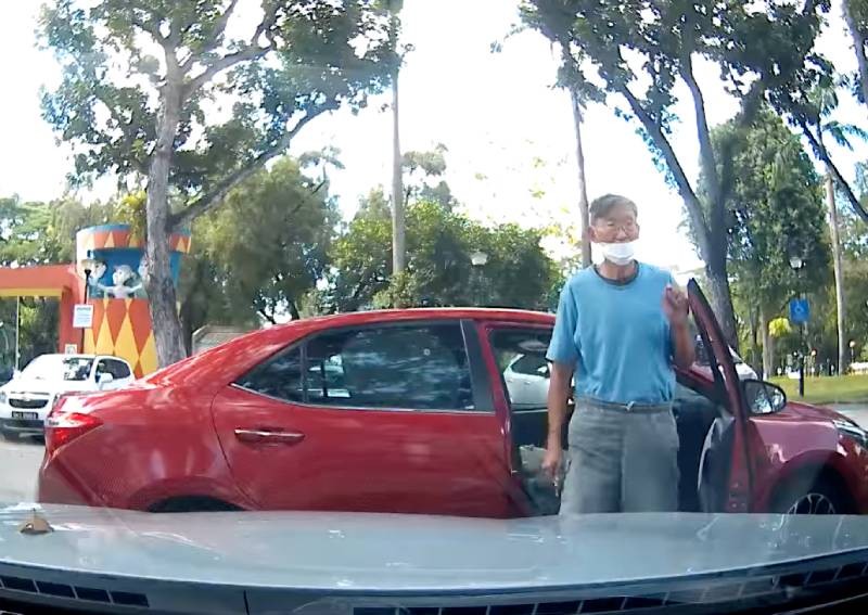 Man accuses another for scratching his car over lot at East Coast Park, but netizens say that may not be the full story