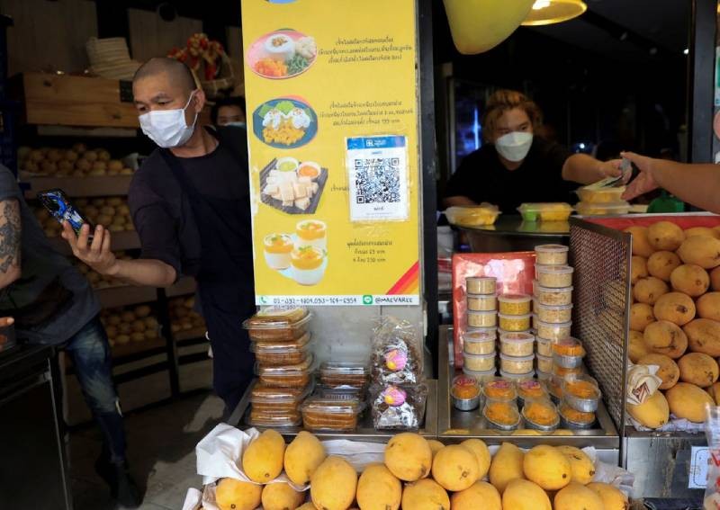 Thai rapper Milli's mango sticky rice munching boosts beloved dessert