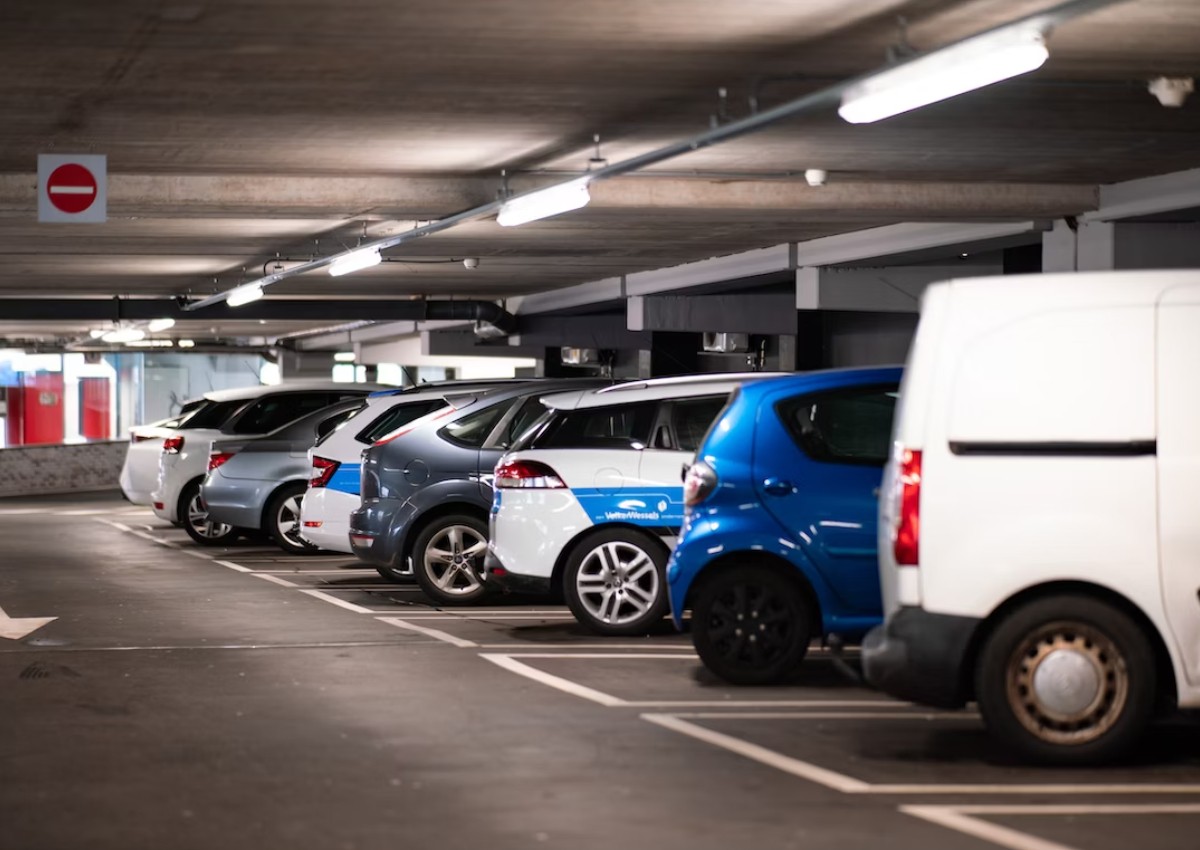 Where to find the cheapest parking spots in Singapore (2023)