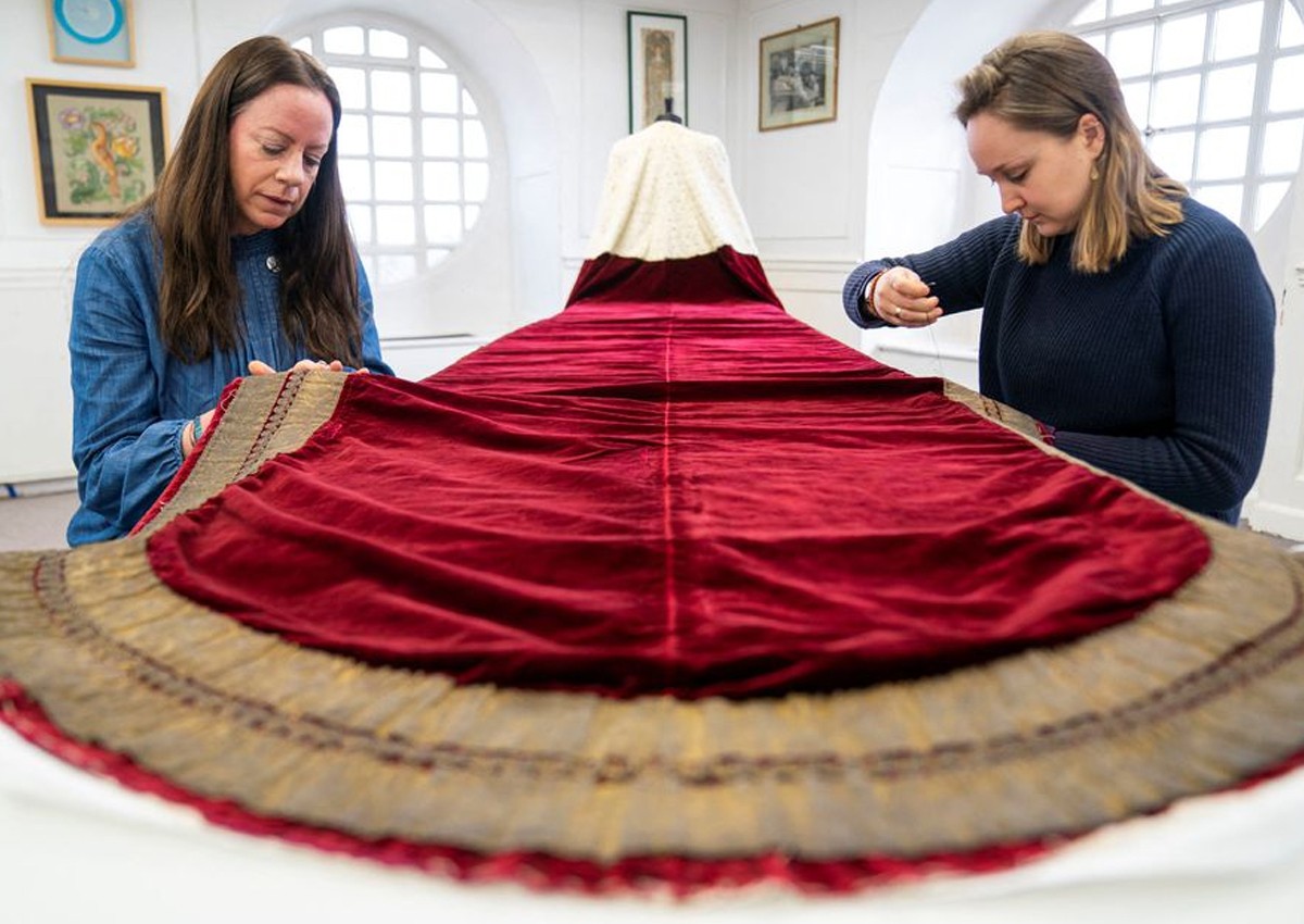 Britain's Charles to use crimson and purple robes at coronation once worn by George VI
