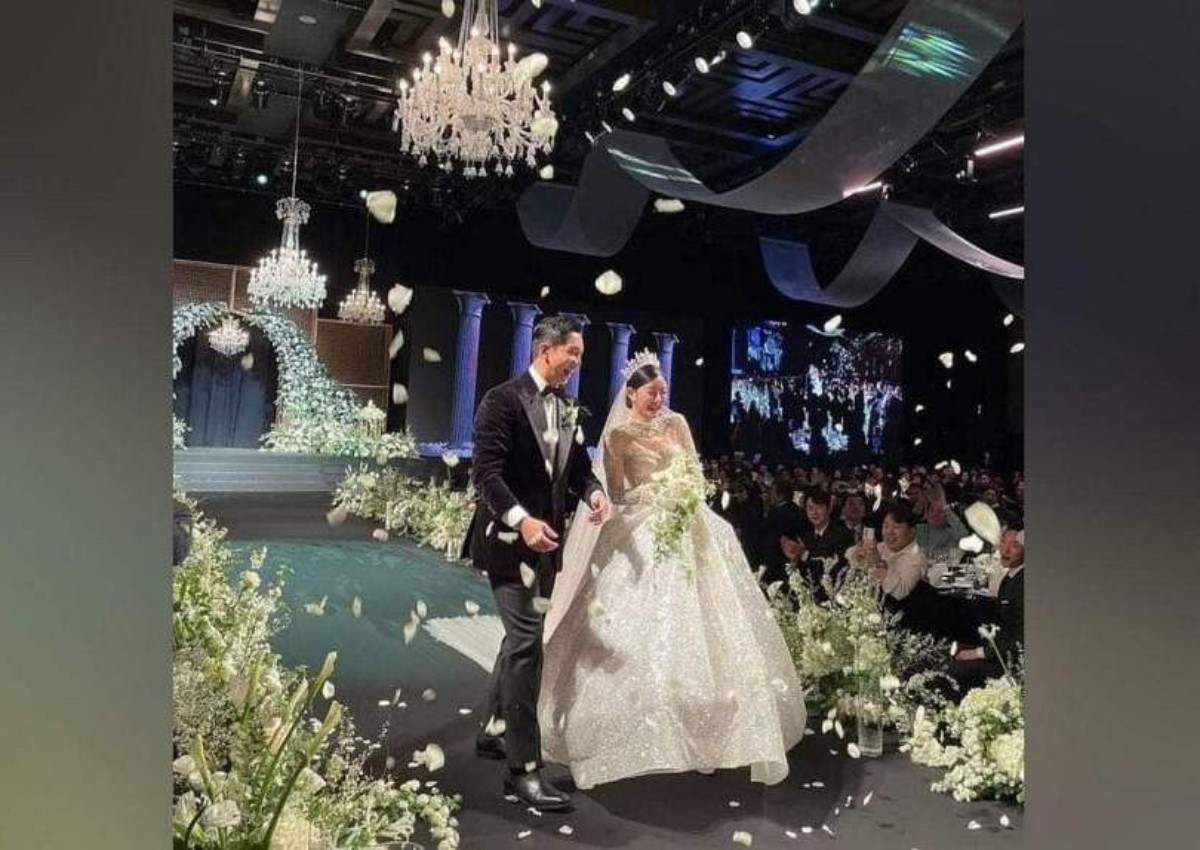 Lee Seung-gi and Lee Da-in marry in star-studded wedding