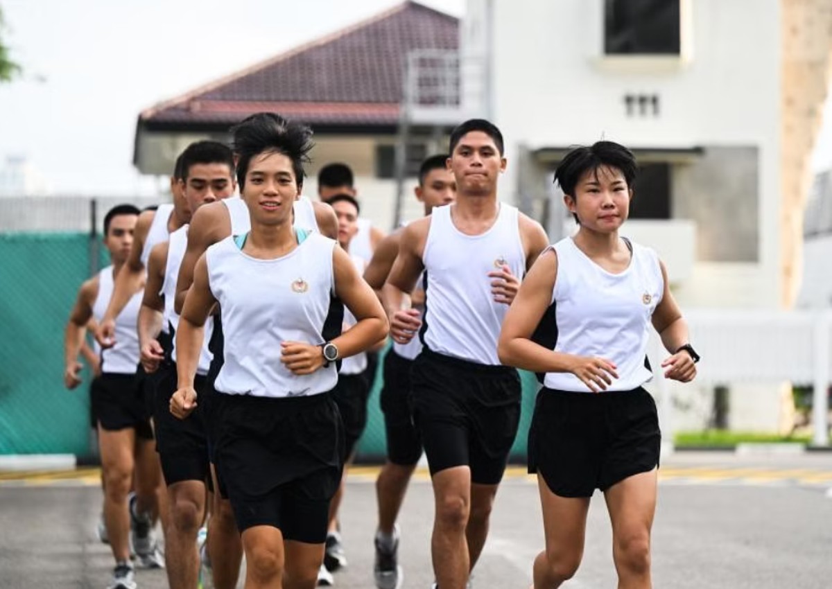 'I was in disbelief': Former speech therapist becomes first woman to top SAF's combat diver course