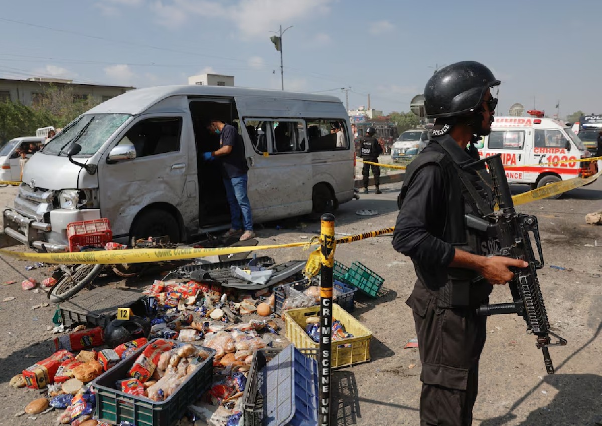 5 Japanese survive Pakistan suicide bomber and gunman attack, 2 bystanders killed