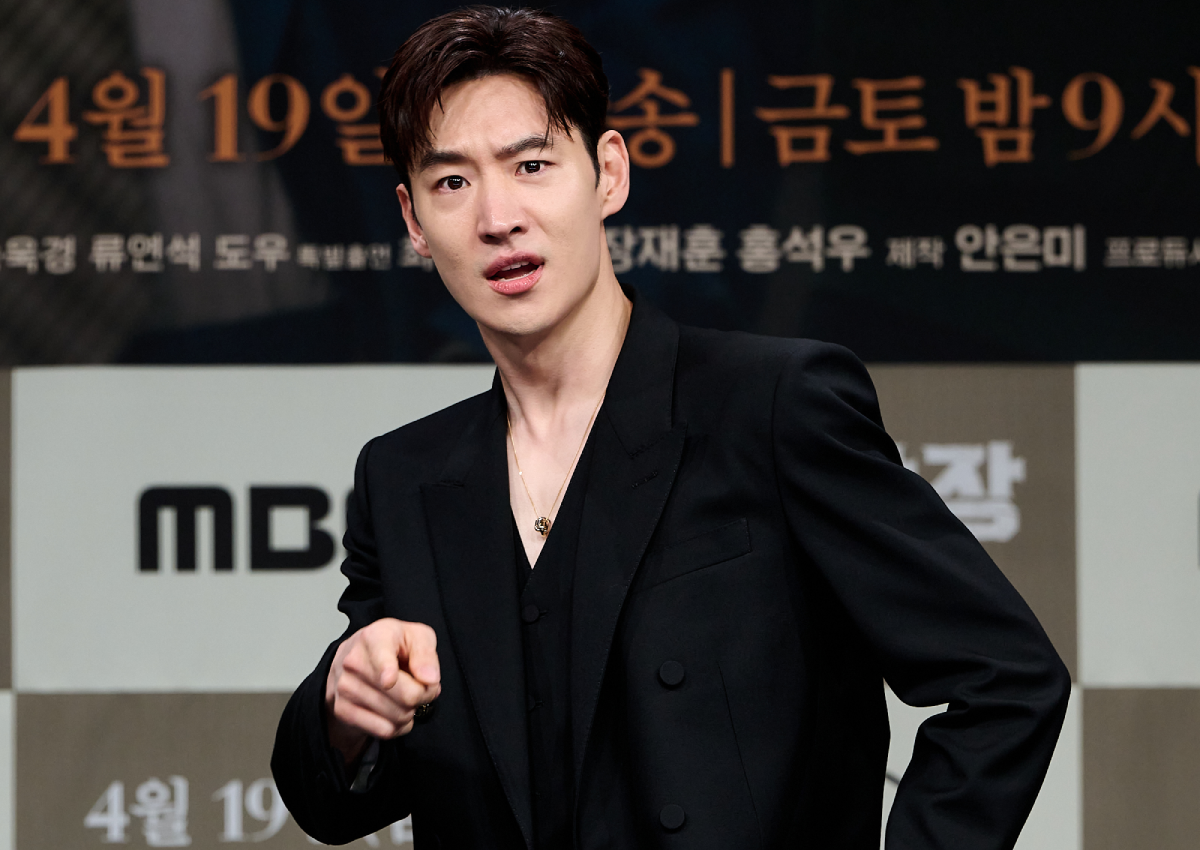 'I don't even remember if I did well': Lee Je-hoon 'very nervous' meeting OG actor at table read for prequel of classic '70s K-drama