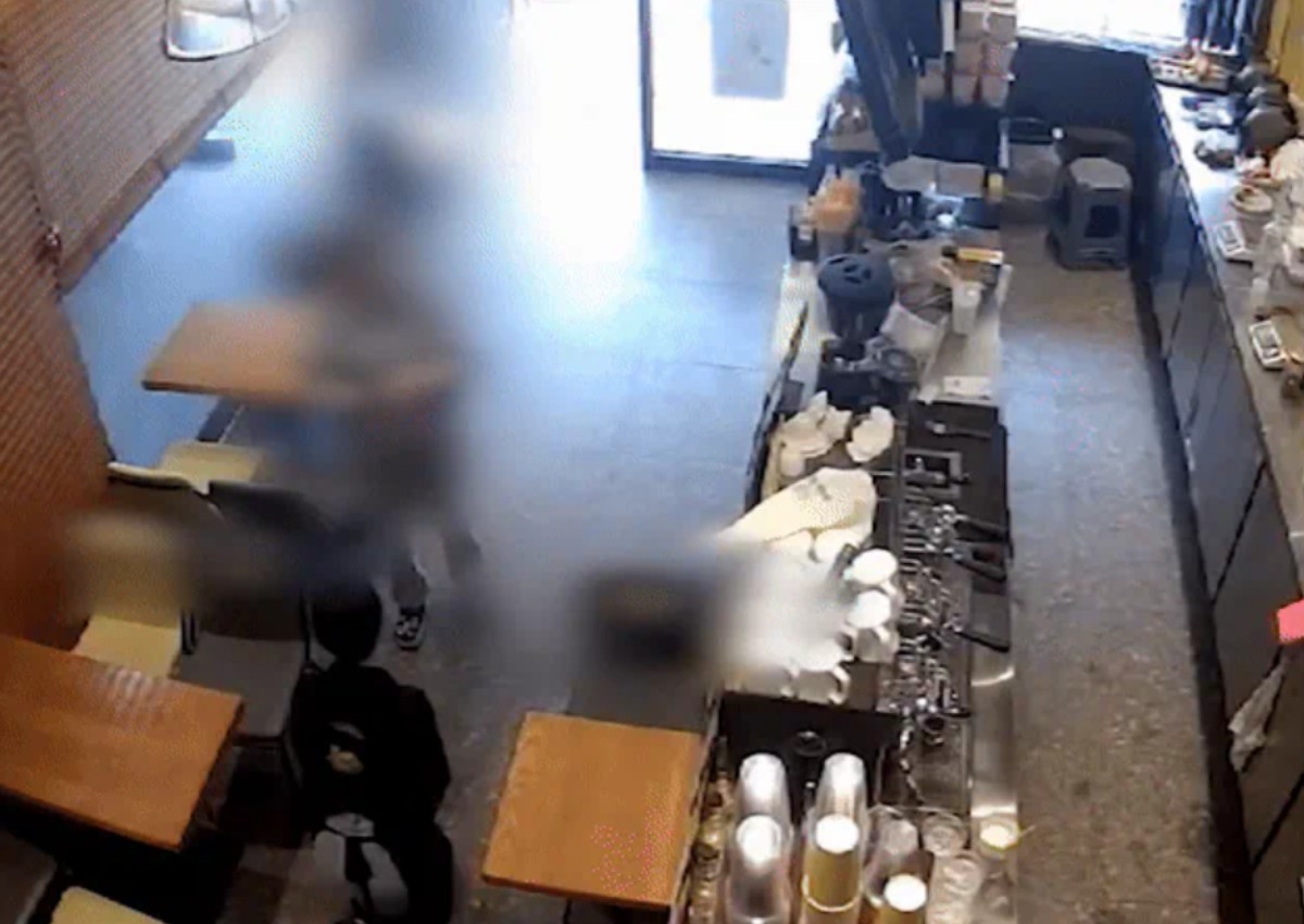South Korean woman makes cafe manager kneel in apology over missing straw, sparks public outcry