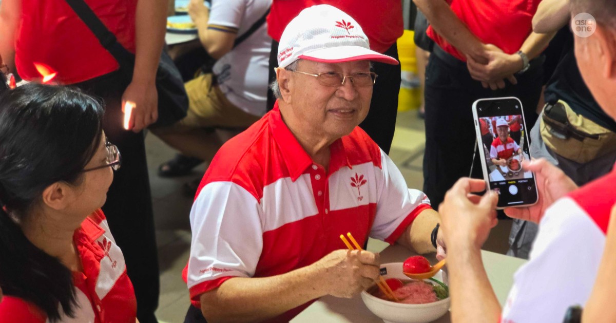 PSP's Tan Cheng Bock turns 85; SDP's Paul Tambyah joins celebration at Teban Gardens