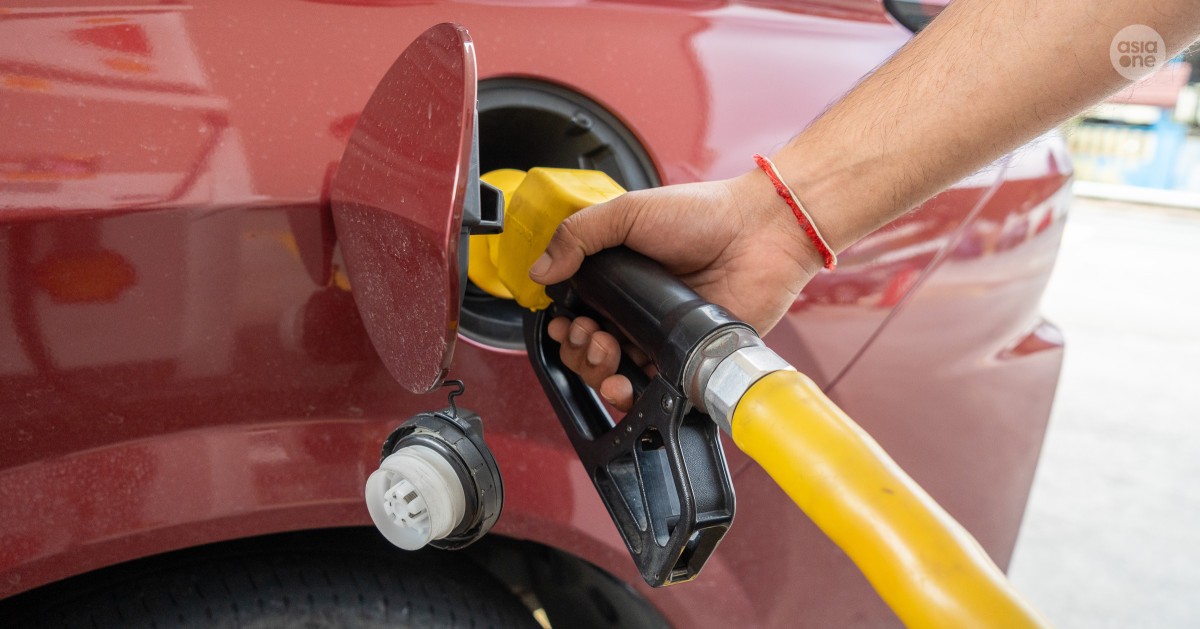 Thai man arrested at Malaysian border for attempting to smuggle out 400 litres of petrol