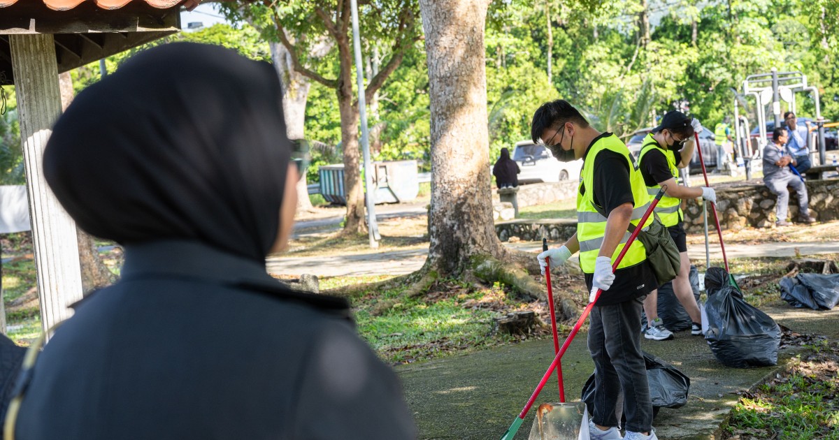 Daily roundup: Singaporeans charged with littering in JB attend first community service session — and other top stories today