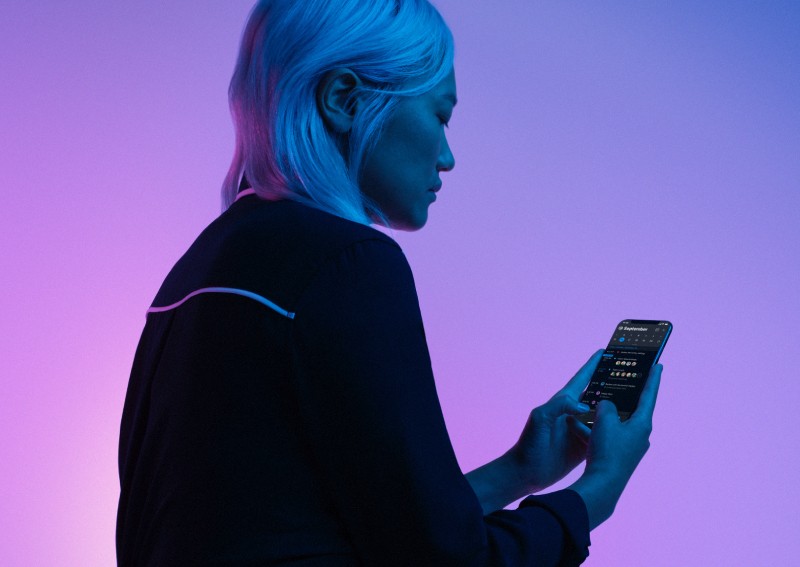 Microsoft brings dark mode to its Outlook mobile apps, more apps to follow suit