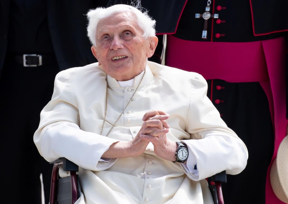 Former Pope Benedict is seriously ill: German news report