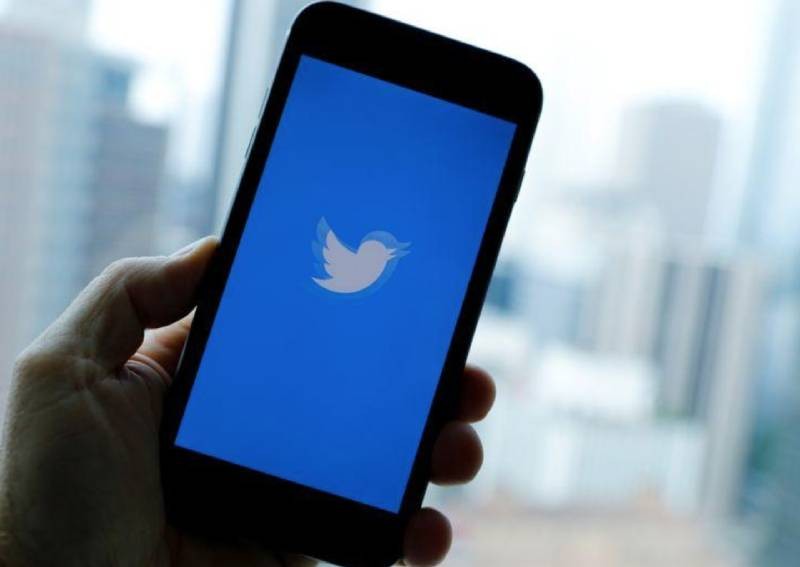 Twitter users can now control who replies to their tweet
