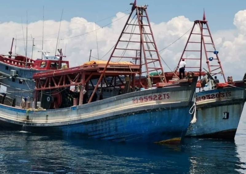 Malaysia says Vietnamese fisherman killed in clash with coast guard