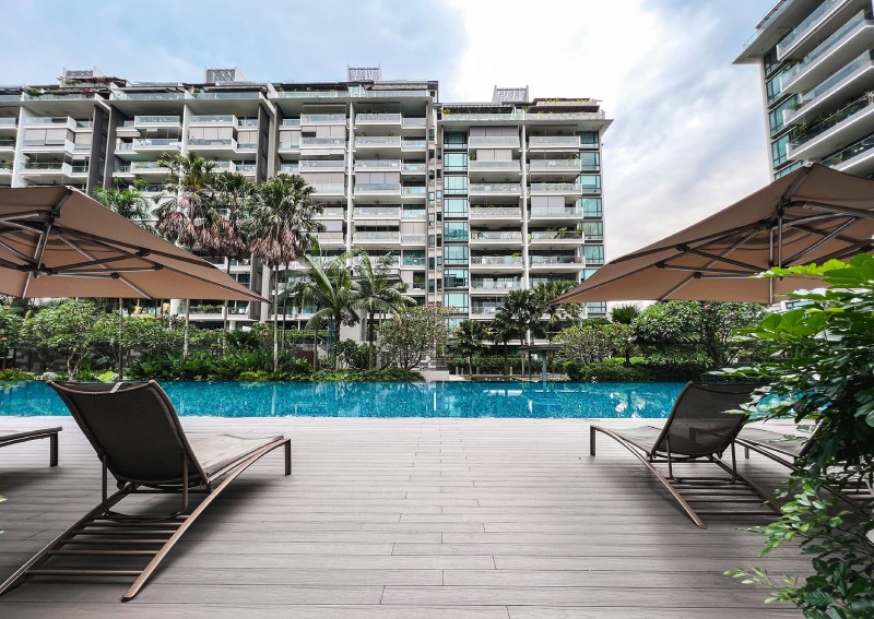 8 small freehold condos which still have a tennis court and swimming pool