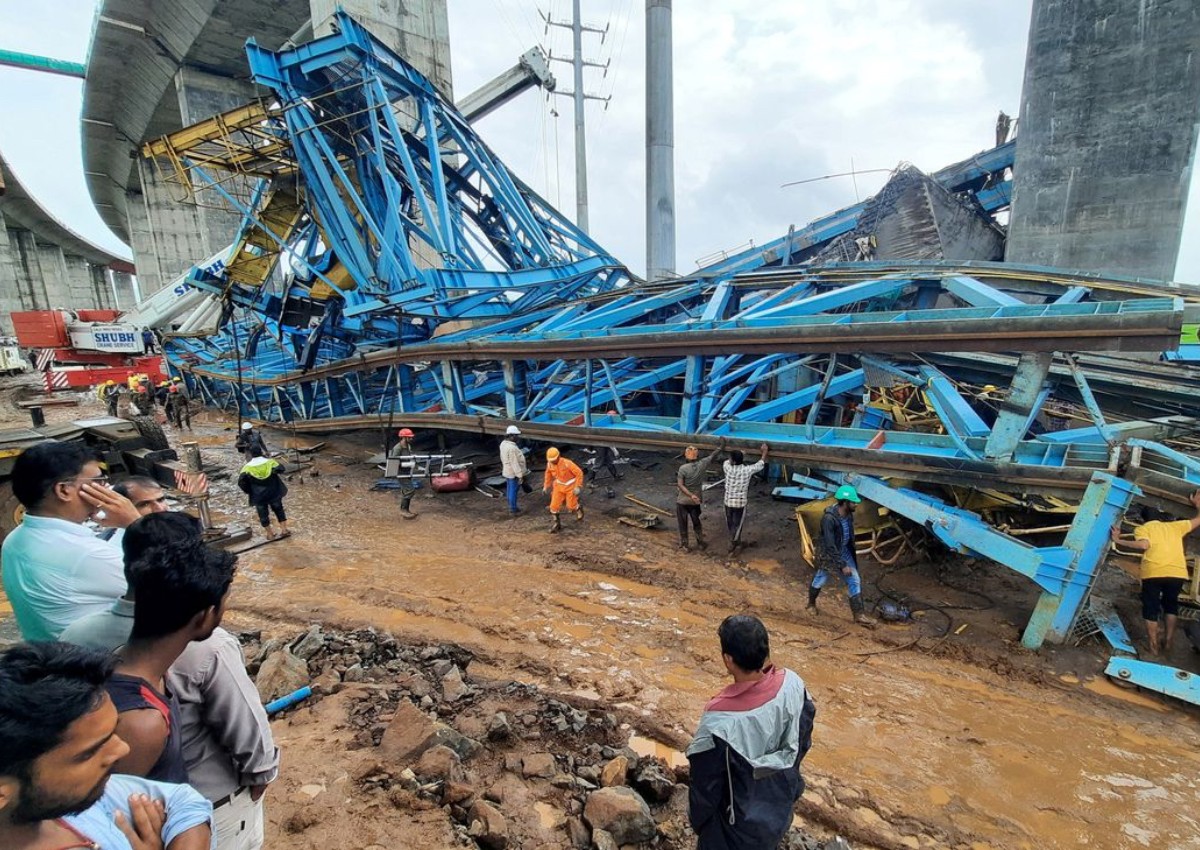 Crane collapse kills 16 workers in India's Maharashtra state