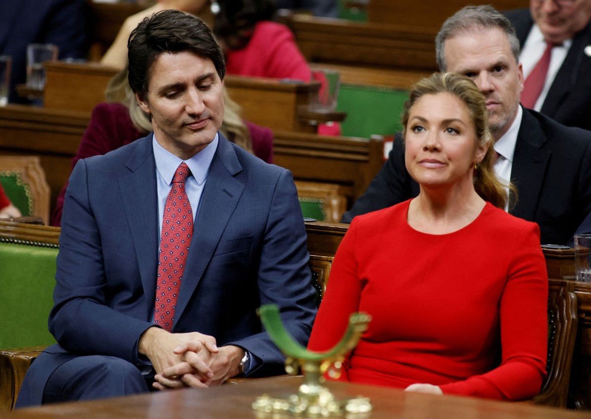 Justin Trudeau, hit by separation, set to stay on and fight election