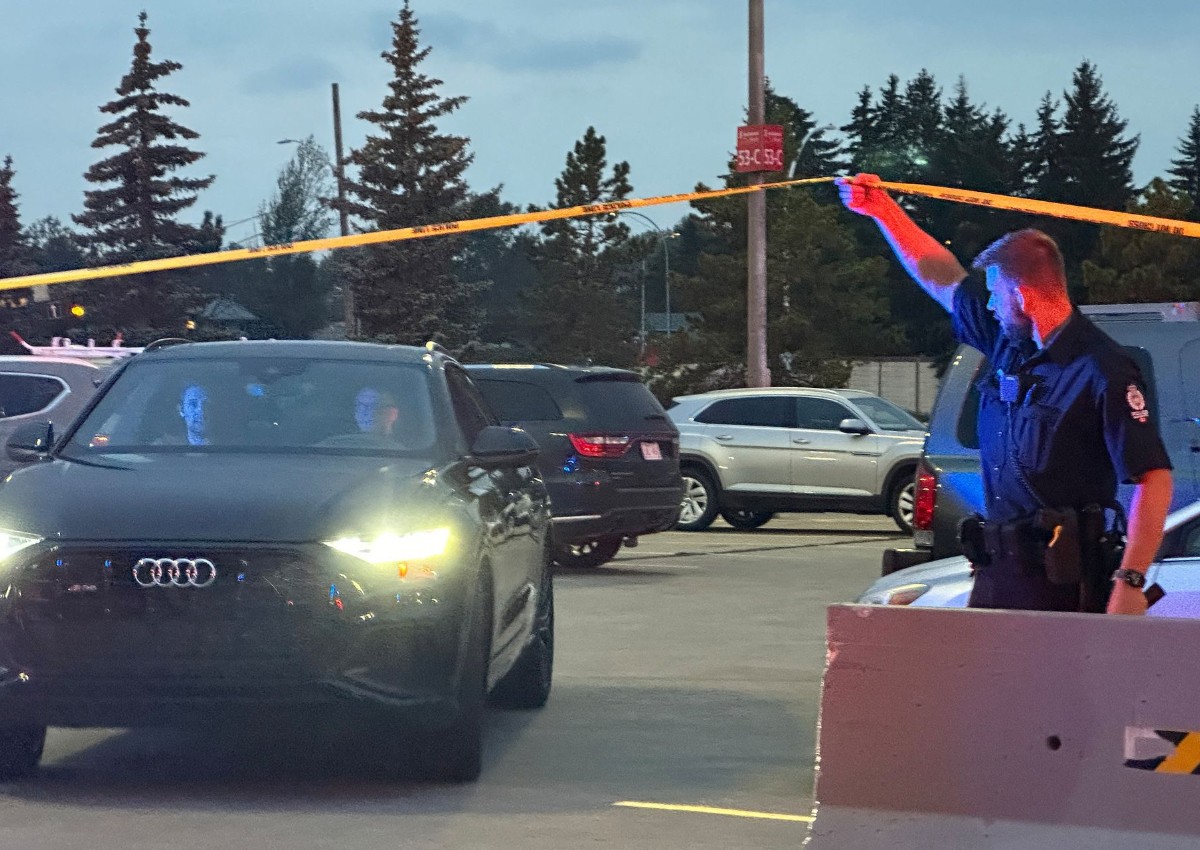 3 injured in Canada mall shooting