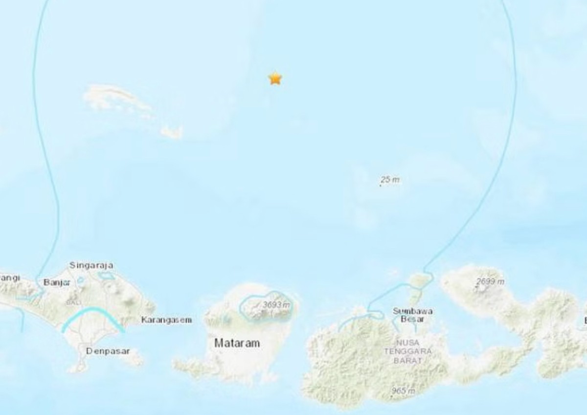 Earthquake of magnitude 7.1 strikes Bali Sea, guests in Kuta hotel flee rooms after feeling tremors