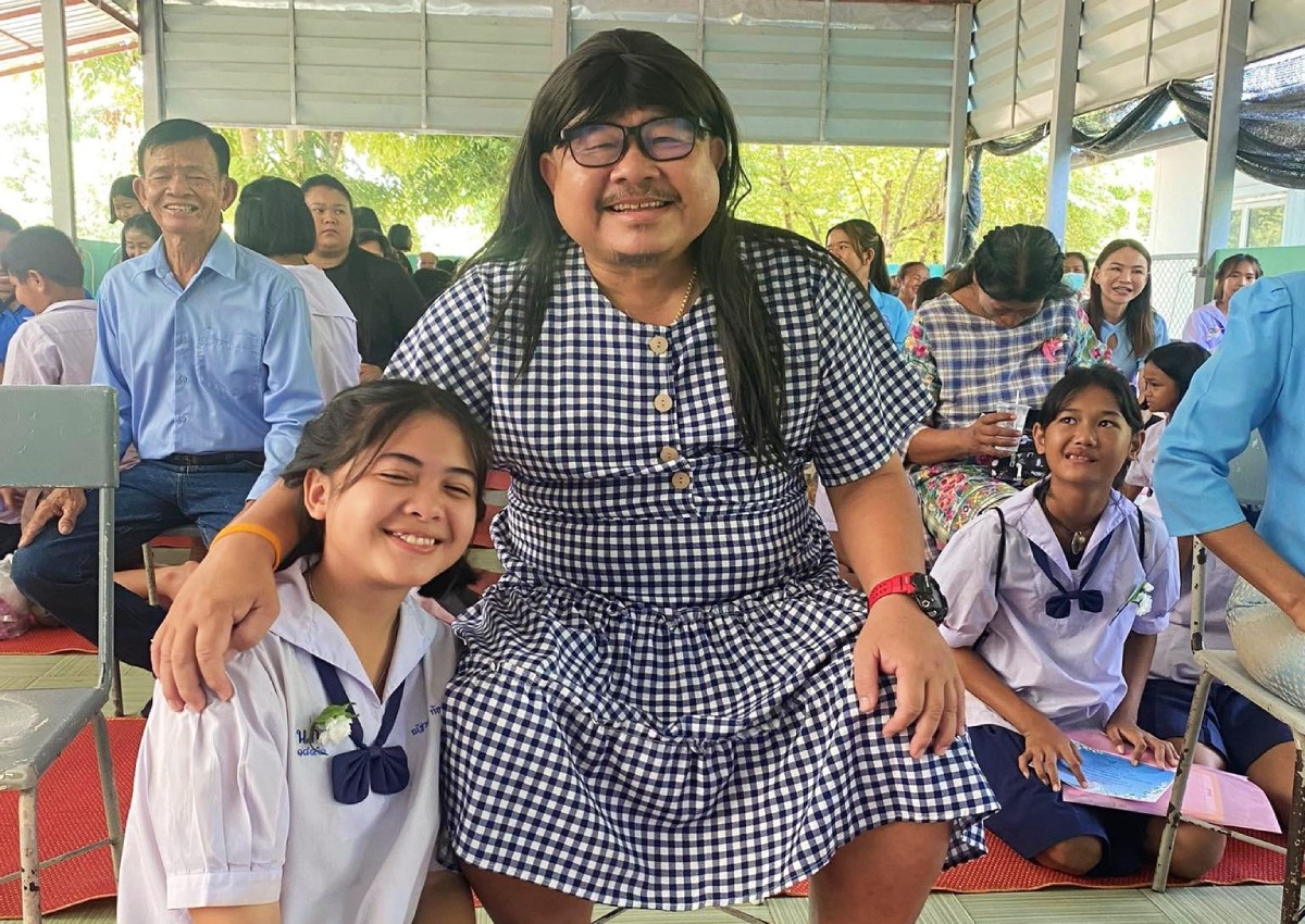 This made my day: Single dad in Thailand dresses up as woman for daughter's Mother's Day school celebration