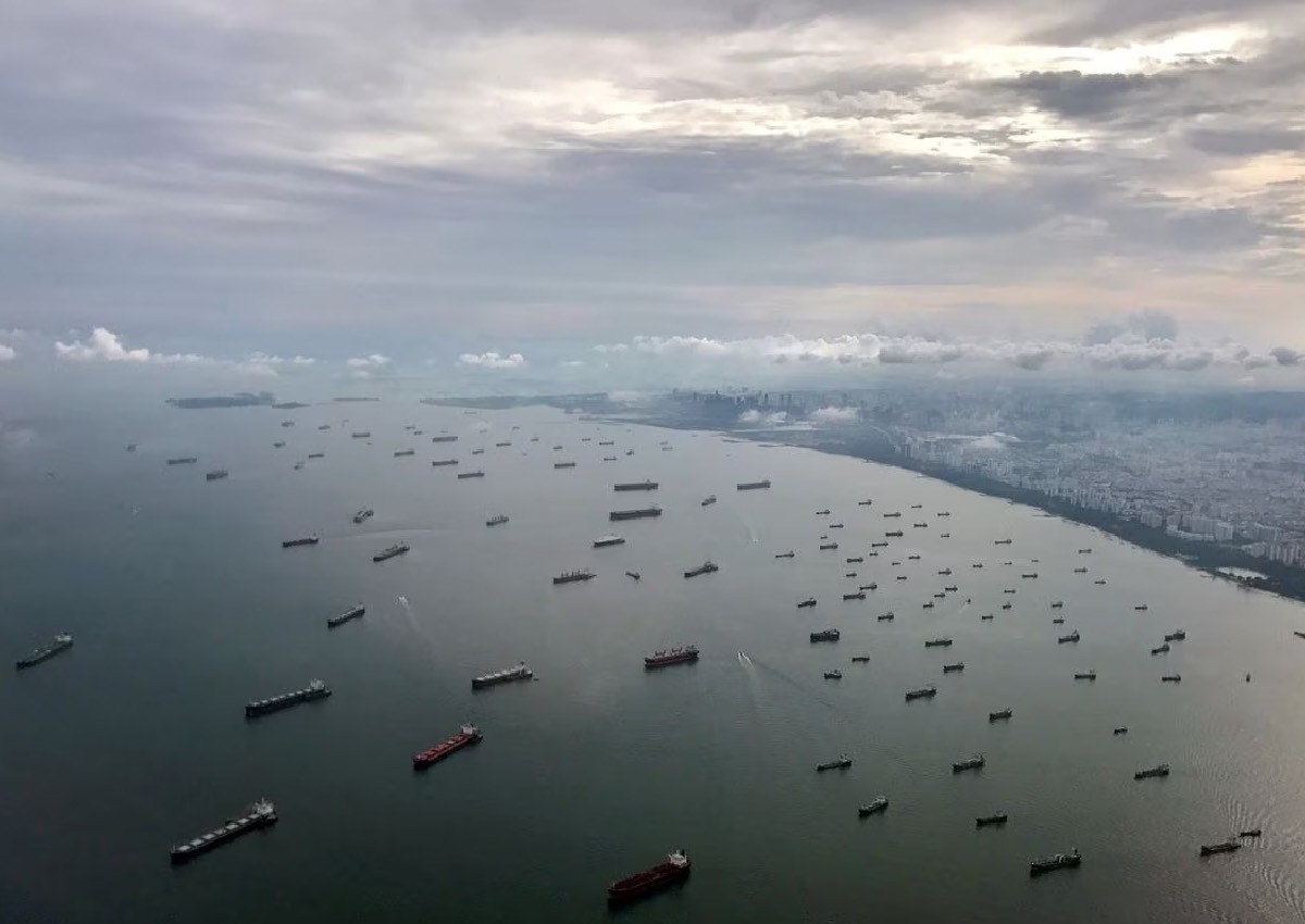 3 bulk carriers robbed in Singapore Strait