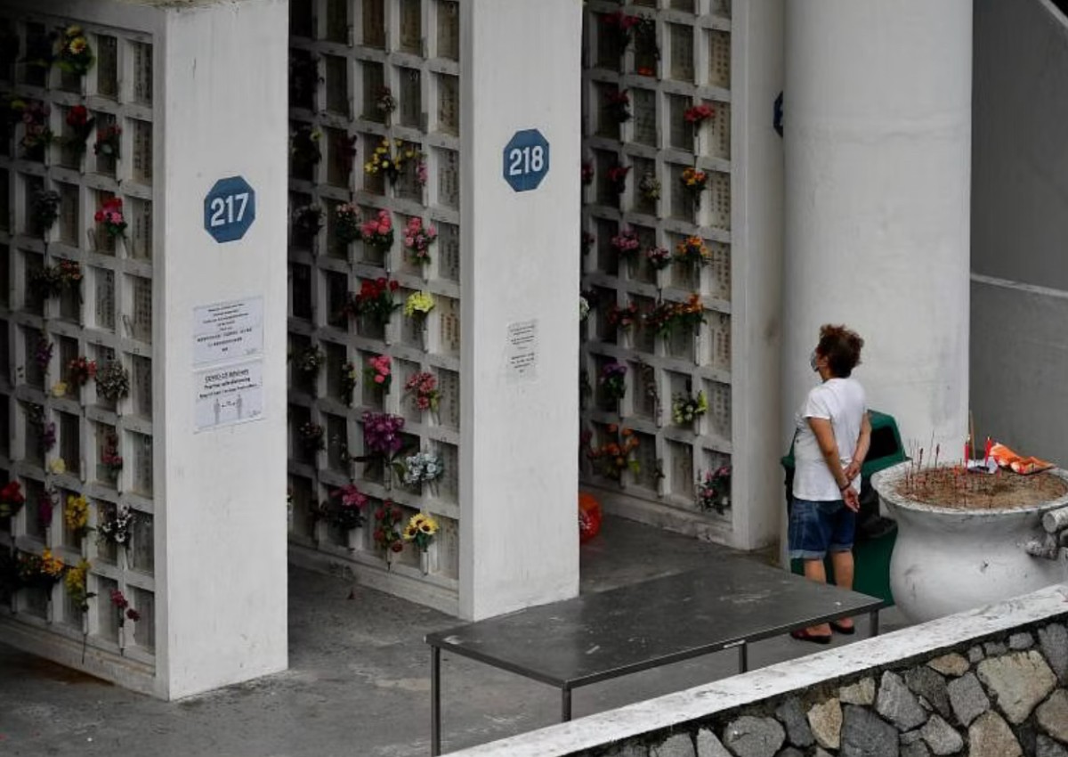 'We had no idea where our father's remains were': Family laments mix-up where remains were wrongly given away at Mandai Crematorium