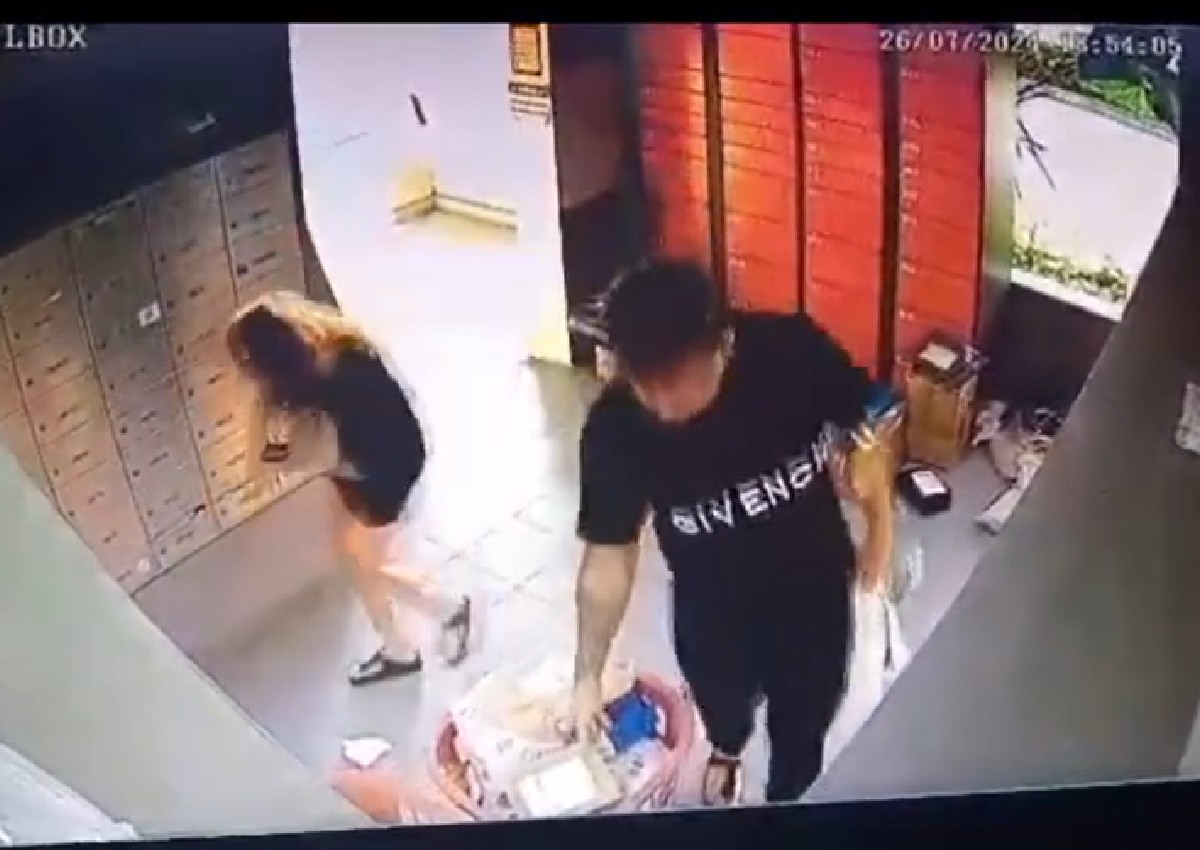 JB condo residents claim man from Singapore stole their parcels