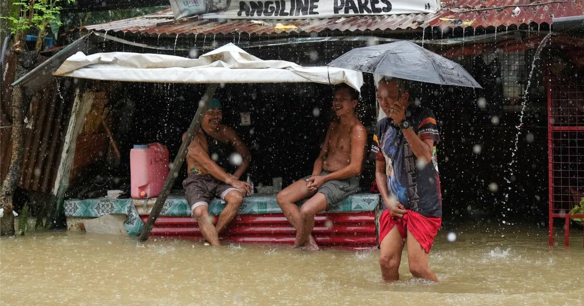 Typhoon Dolphin hits eastern China, forcing mass evacuations; hundreds more flights cancelled as flooding continues