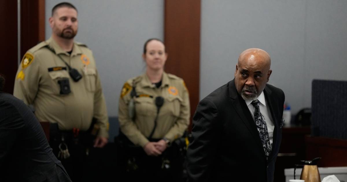 Some Tupac Shakur family members step out of courtroom while others stay to face autopsy photos