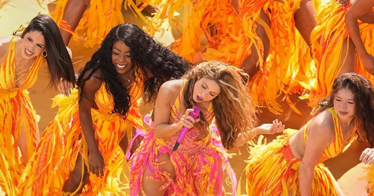 Shakira makes surprise visit in earthquake-damaged Colombia and commits to rebuilding schools