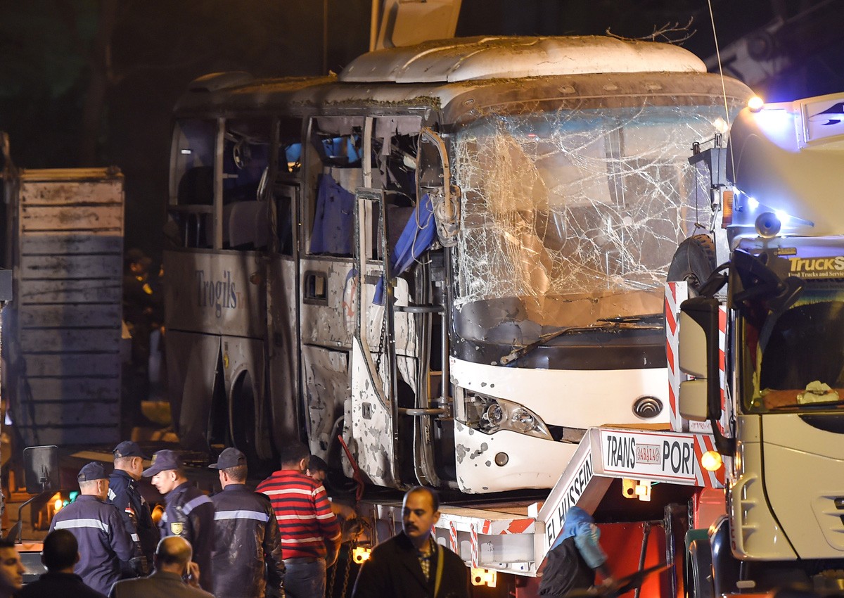 Bomb kills 3 Vietnamese tourists, guide near Giza pyramids