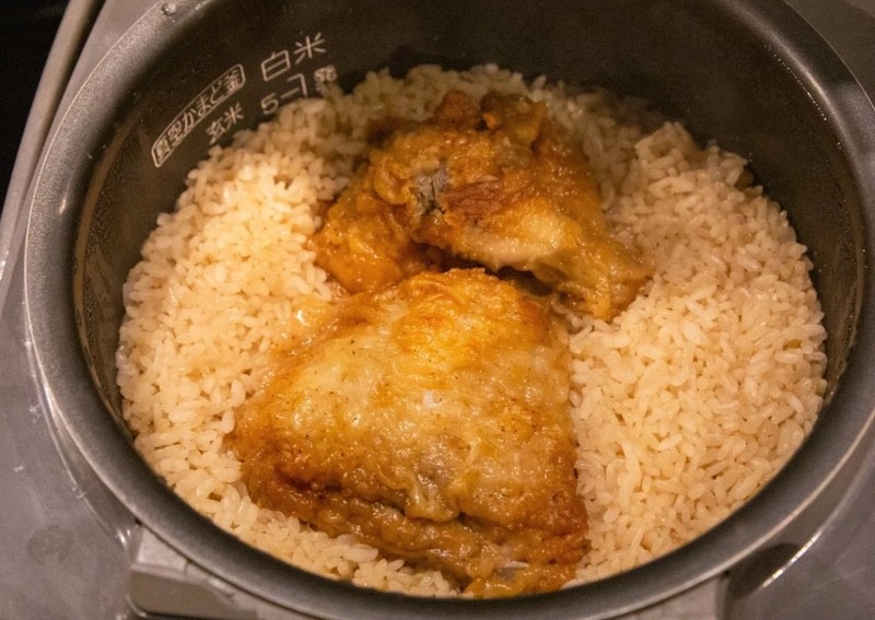 Internet salivates at Japanese method of cooking rice with KFC Original Recipe chicken