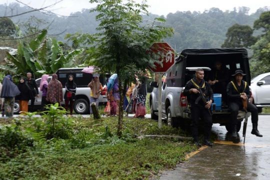 Thai army 'regrets' killing 3 Muslim civilians in south