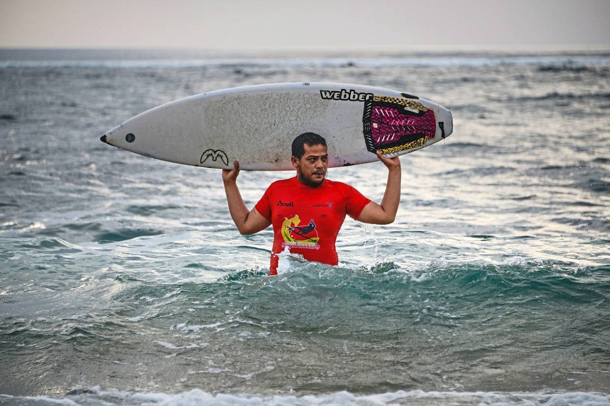 Indonesian surfs to beat trauma from tsunami