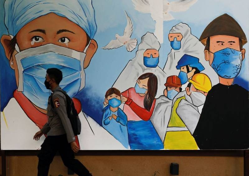 Joko Widodo warns against complacency as Indonesia finds first Omicron case