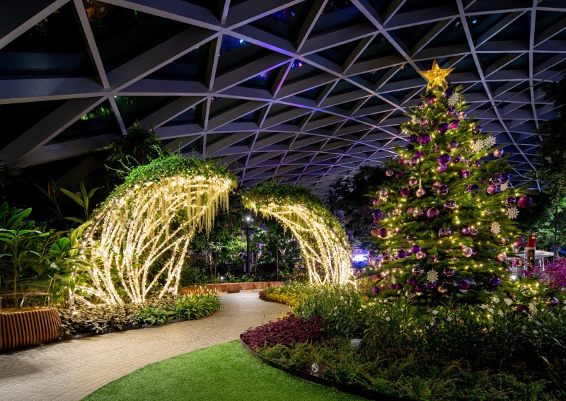 Want holiday vibes? Head over to these Instagram-worthy Christmas displays