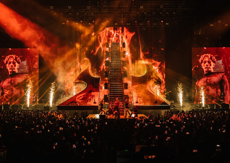 No VIP package, no problem: Jackson Wang scales stadium stands to reach fans on 2nd floor in Singapore concert