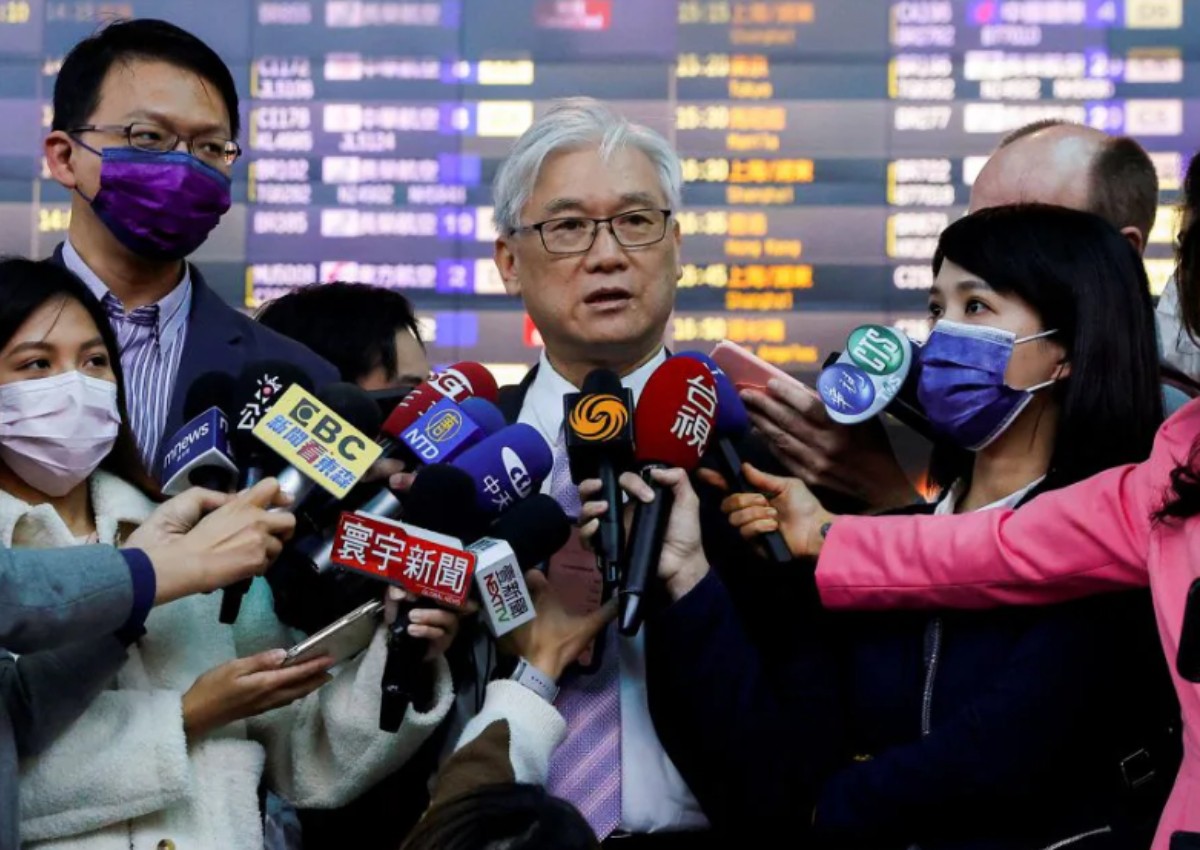Senior Taiwan opposition leader visits China month before election