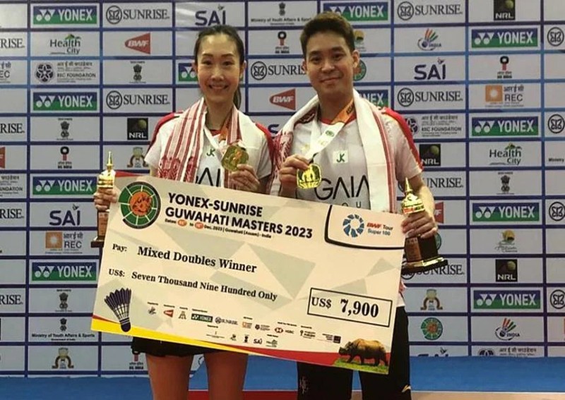 'Bird droppings all over the courts': Singapore's badminton couple overcome nightmare conditions to win title in India