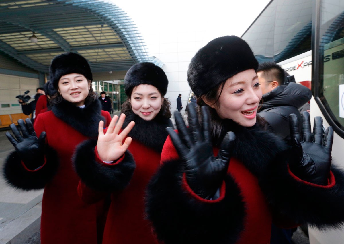 North Korean Olympic cheerleaders spark fashion envy