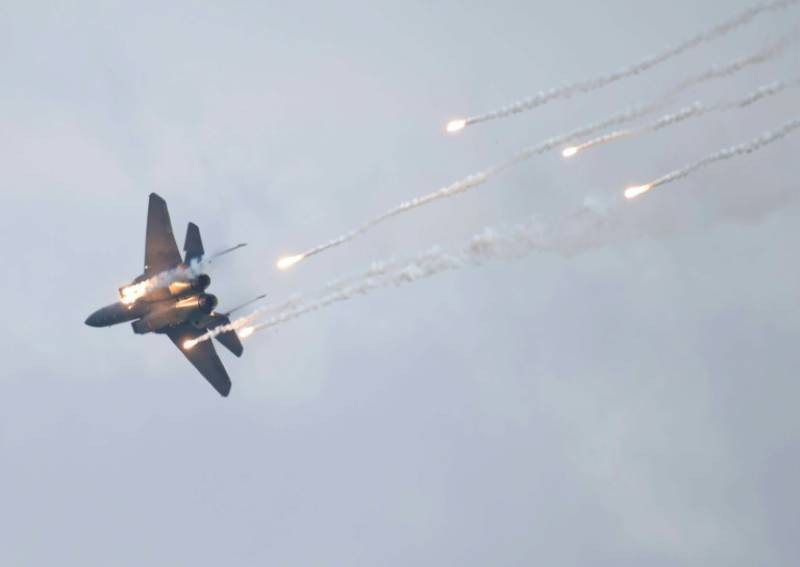 Coronavirus clips wings of Asia's biggest air show